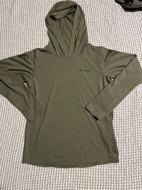 Columbia Olive Hooded Long-Sleeve Performance Top